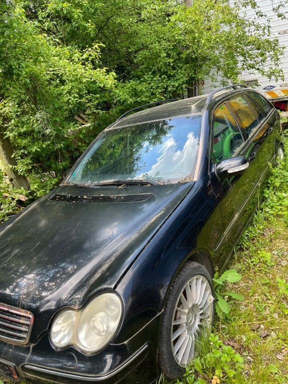 Schwarz Gebraucht 2004 Mercedes C270 Kombi | 952 € (Superpreis) - Bild 1/4