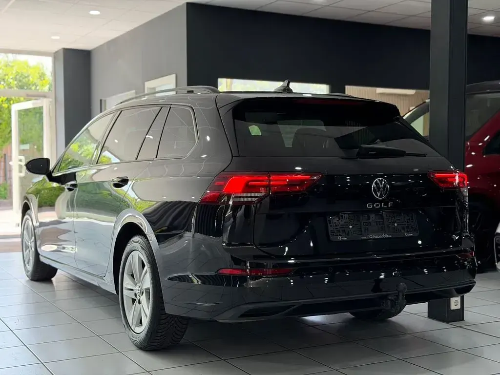 Gebraucht VW Golf VIII Life 150 PS (110 kW) 2021 Schwarz Kombi