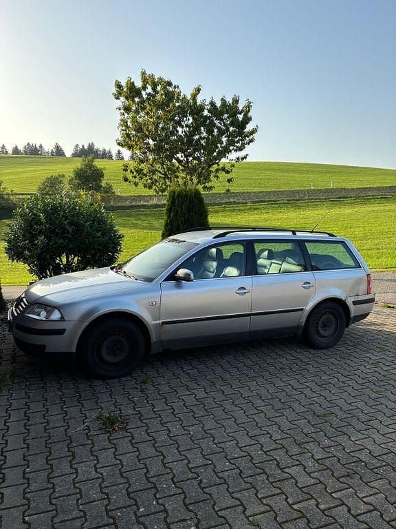 Silber Gebraucht 2004 VW Passat Comfortline Limousine | 1.750 € (Guter Preis) - Bild 1/4