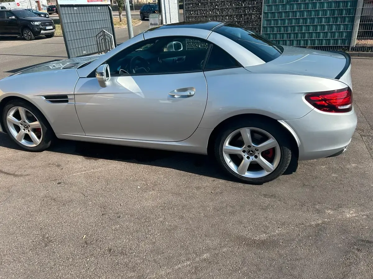 Gebraucht Mercedes SLC180 156 PS (114 kW) 2018 Silber Cabrio