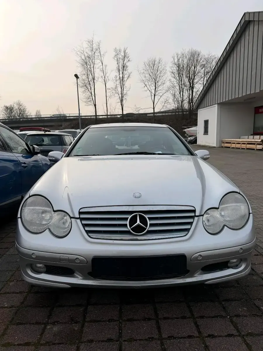 Gebraucht Mercedes C180 129 PS (94 kW) 2001 Grau Coupé