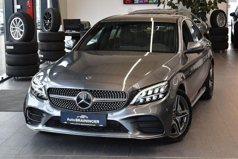 Grau Gebraucht 2021 Mercedes C300e AMG line Limousine | 29.850 € (Fairer Preis) - Bild 1/4