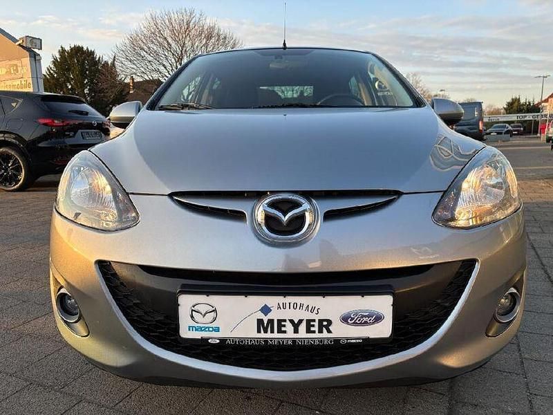 Gebraucht Mazda 2 Sendo 84 PS (61 kW) 2015 Plutossilber metallic Limousine