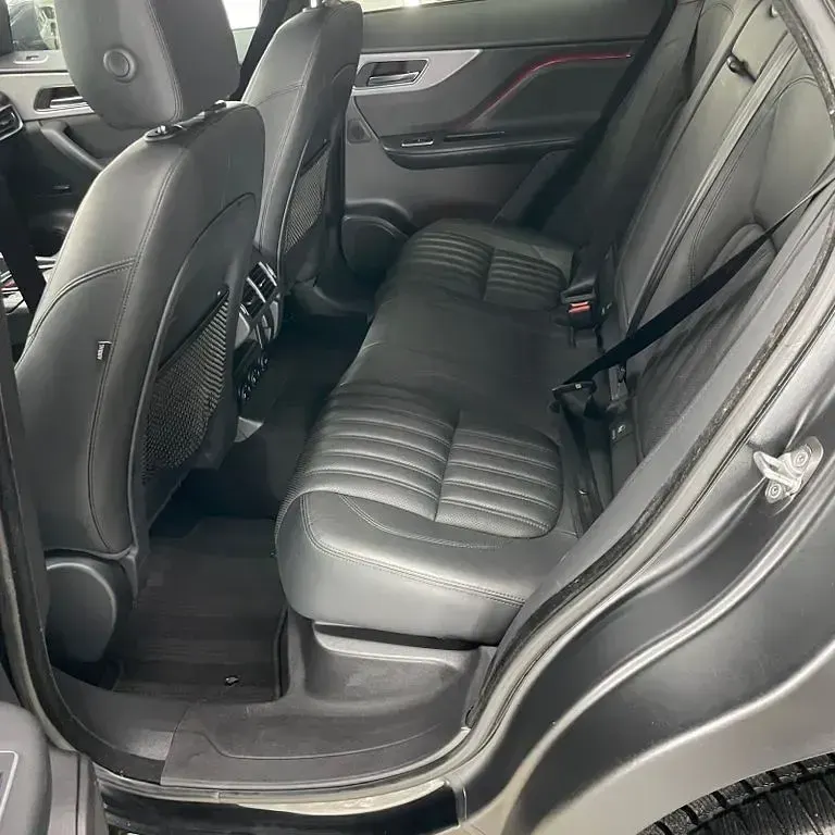 Gebraucht Jaguar F-Pace Portfolio 180 PS (132 kW) 2016 Schwarz SUV