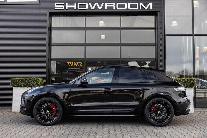 Second-hand Porsche Macan 441 CP (324 kW) 2021 Negru SUV