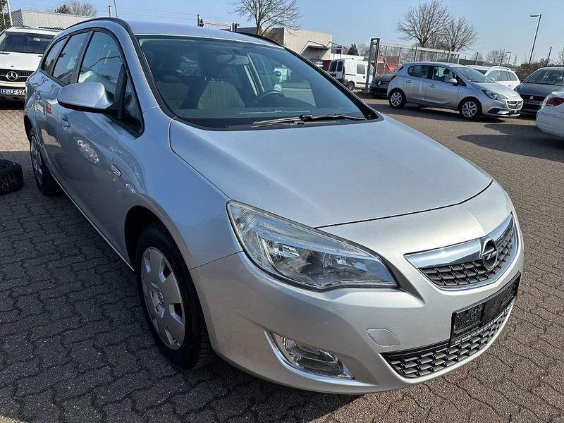 Gebraucht Opel Astra 140 PS (102 kW) 2011 Silber Kombi
