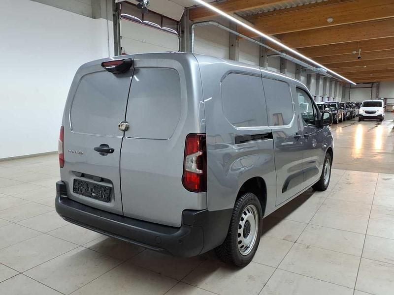 Gebraucht Peugeot Partner Premium 130 PS (95 kW) 2022 Platinium grau metallic Van / Kleinbus