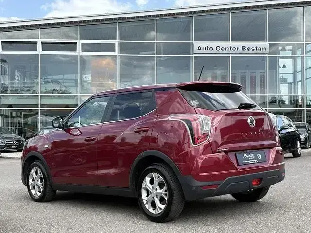 Gebraucht SsangYong Tivoli 250 PS (183 kW) 2021 Rot SUV
