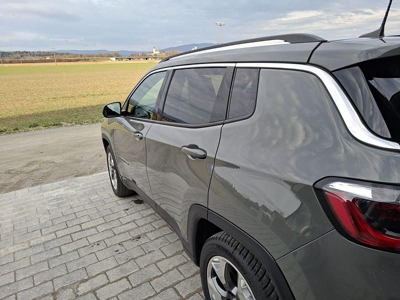 Gebraucht Jeep Compass Limited 170 PS (125 kW) 2020 Grau SUV