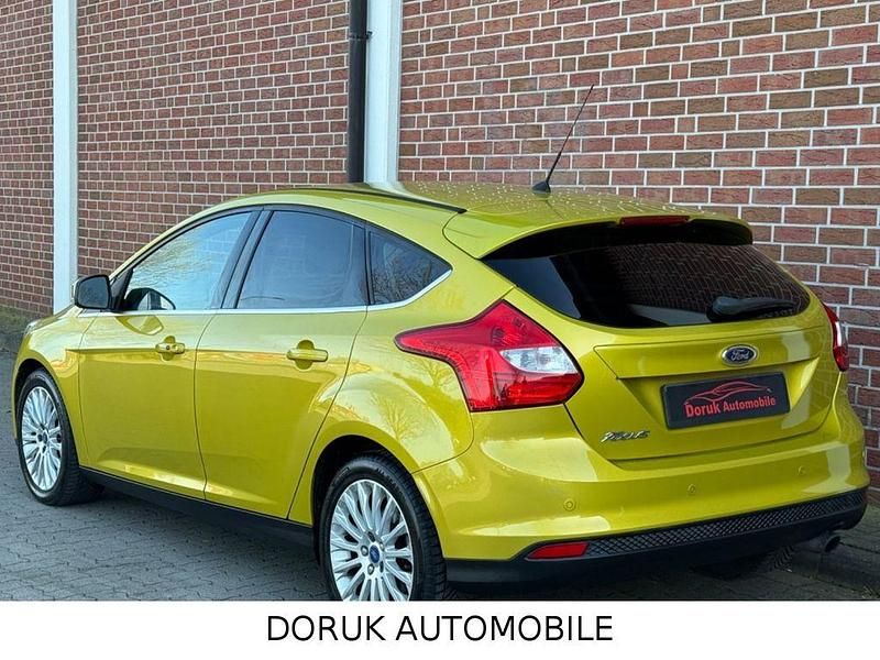 Gebraucht Ford Focus Titanium 150 PS (110 kW) 2011 Gelb Limousine