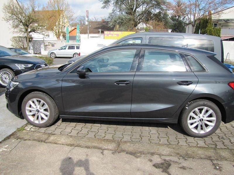 Gebraucht Audi A3 Comfort 150 PS (110 kW) 2023 Grau Limousine
