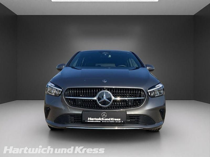 Gebraucht Mercedes B200 Advanced 150 PS (110 kW) 2025 Mountaingrau  met. Van / Kleinbus