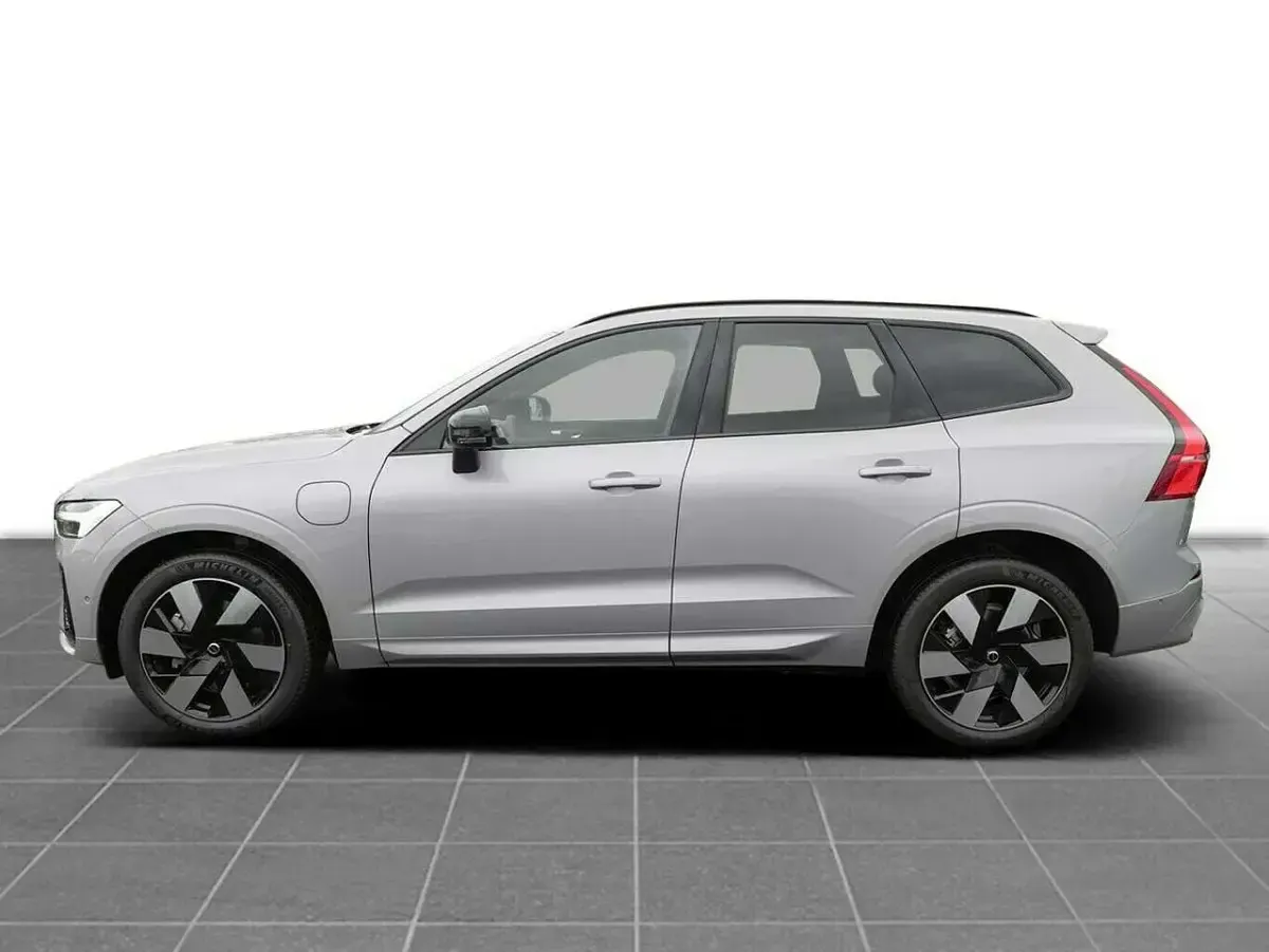 Gebraucht Volvo XC60 Plus 349 PS (256 kW) 2024 Crystal white pearl SUV