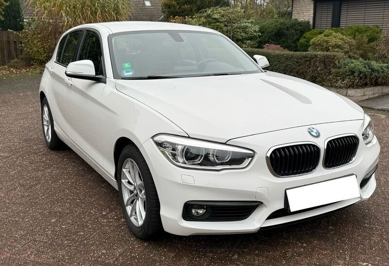Weiß Gebraucht 2019 BMW 118 Advantage Kleinwagen | 14.900 € (Superpreis) - Bild 1/4