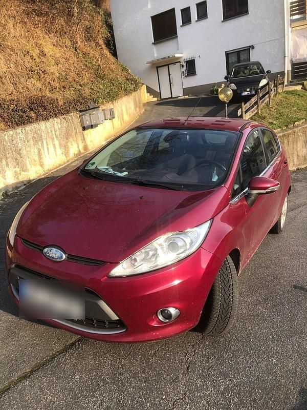 Rot Gebraucht 2009 Ford Fiesta Trend Kleinwagen | 2.500 € (Teuer) - Bild 1/4