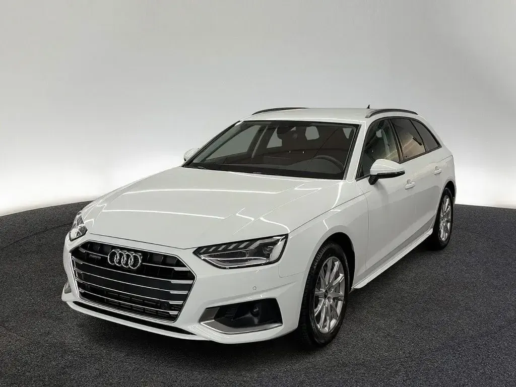Używany Audi A4 Advanced Plus 204 KM (150 kW) 2023 Biały Kombi