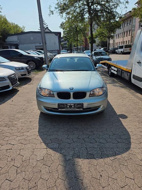 Grün Gebraucht 2010 BMW 120 Kleinwagen | 5.900 € (Fairer Preis) - Bild 1/4