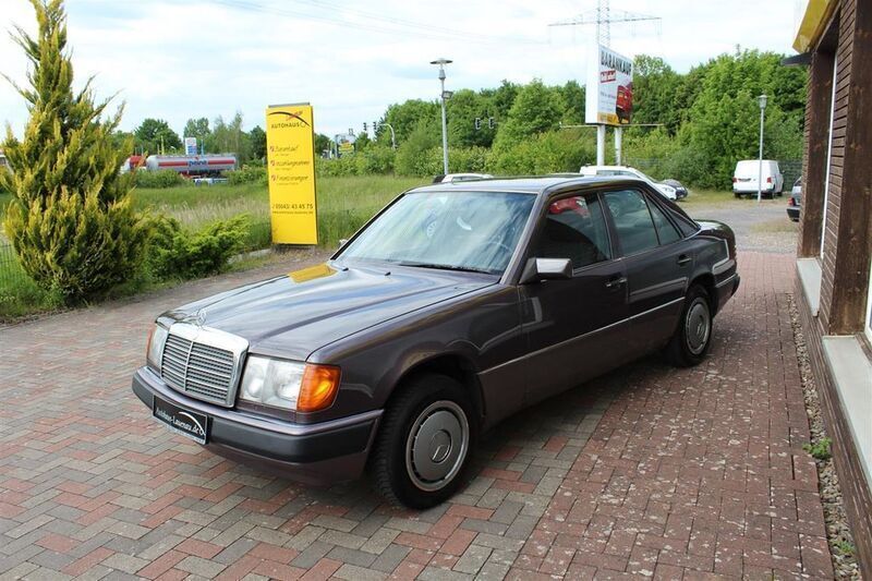 Gebraucht Mercedes E230 132 PS (97 kW) 1992 Braun Limousine