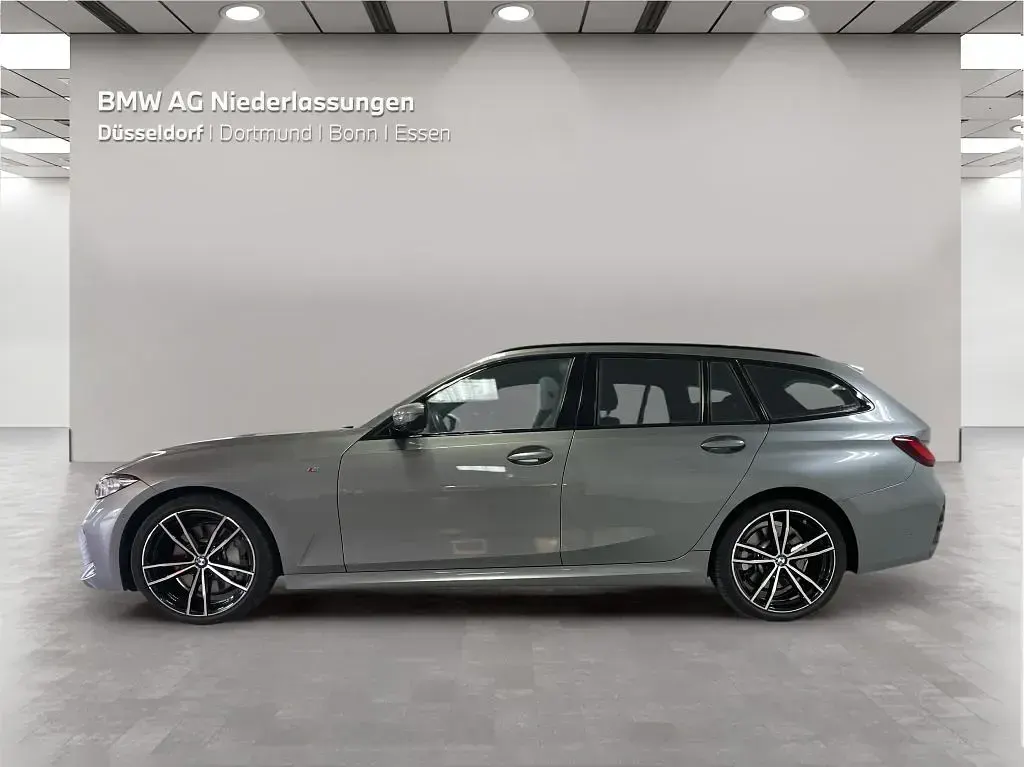Gebraucht BMW 330 M Sport 245 PS (180 kW) 2023 Grau Kombi