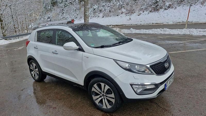 Weiß Gebraucht 2015 Kia Sportage Platinum Edition SUV | 13.999 € (Fairer Preis) - Bild 1/4
