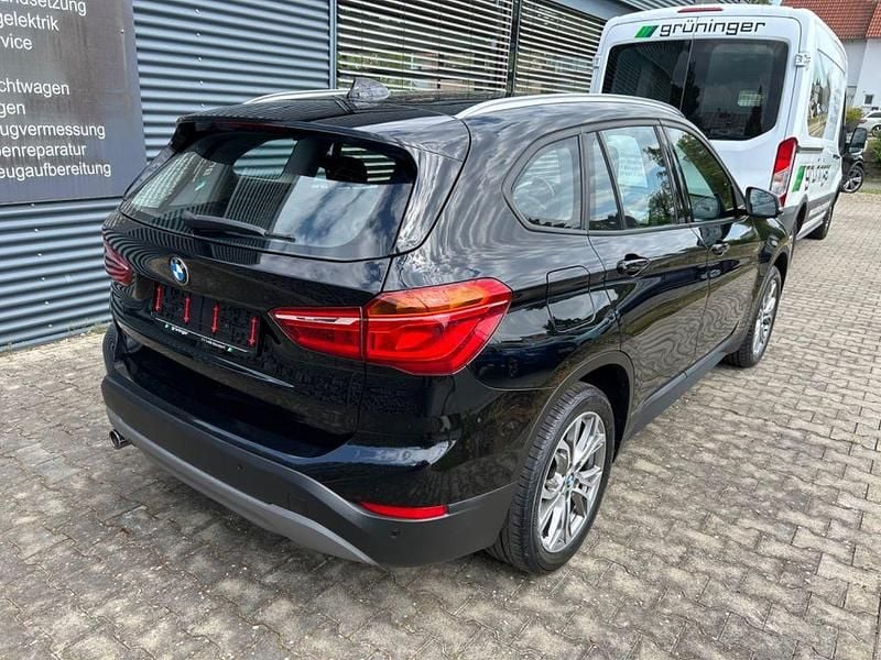 Gebraucht BMW X1 Advantage 136 PS (100 kW) 2016 Schwarz 2 SUV