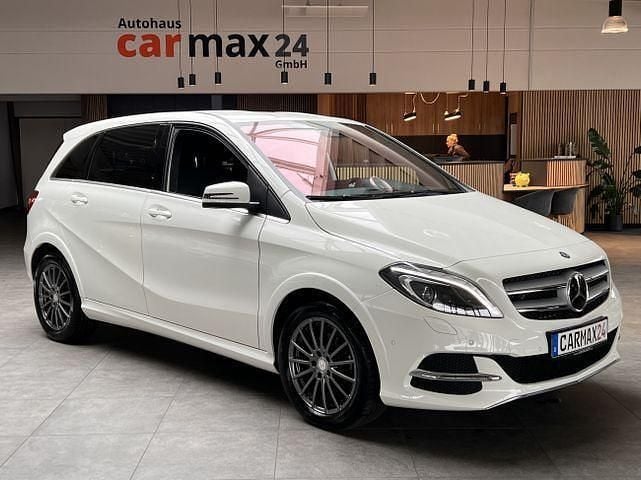 Weiß Gebraucht 2017 Mercedes B250e Van / Kleinbus | 12.970 € - Bild 1/4