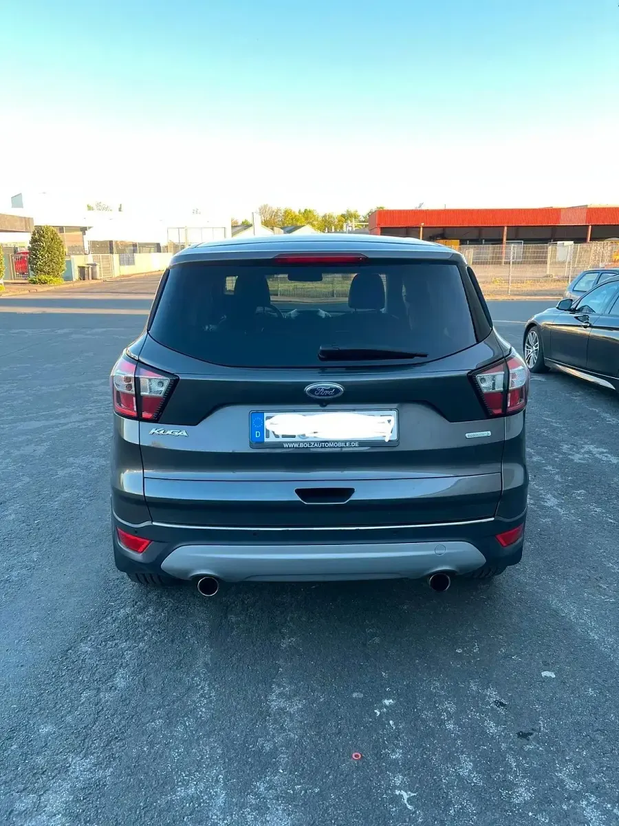 Gebraucht Ford Kuga Titanium 182 PS (133 kW) 2017 Grau SUV