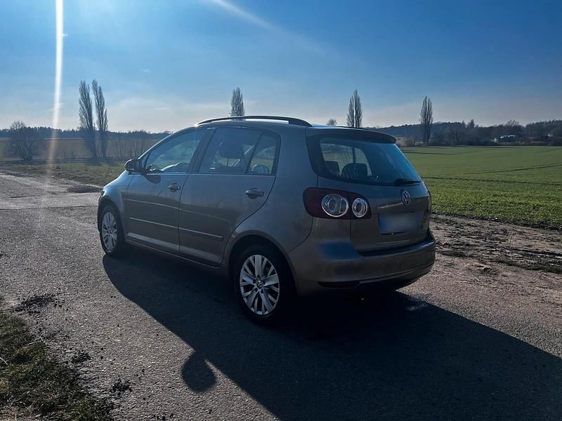 Gebraucht VW Golf VII Life 105 PS (77 kW) 2013 Gold Kleinwagen