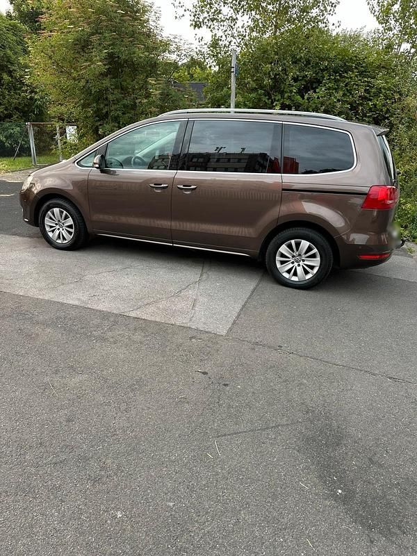 Gebraucht VW Sharan 140 PS (102 kW) 2011 Braun Van / Kleinbus