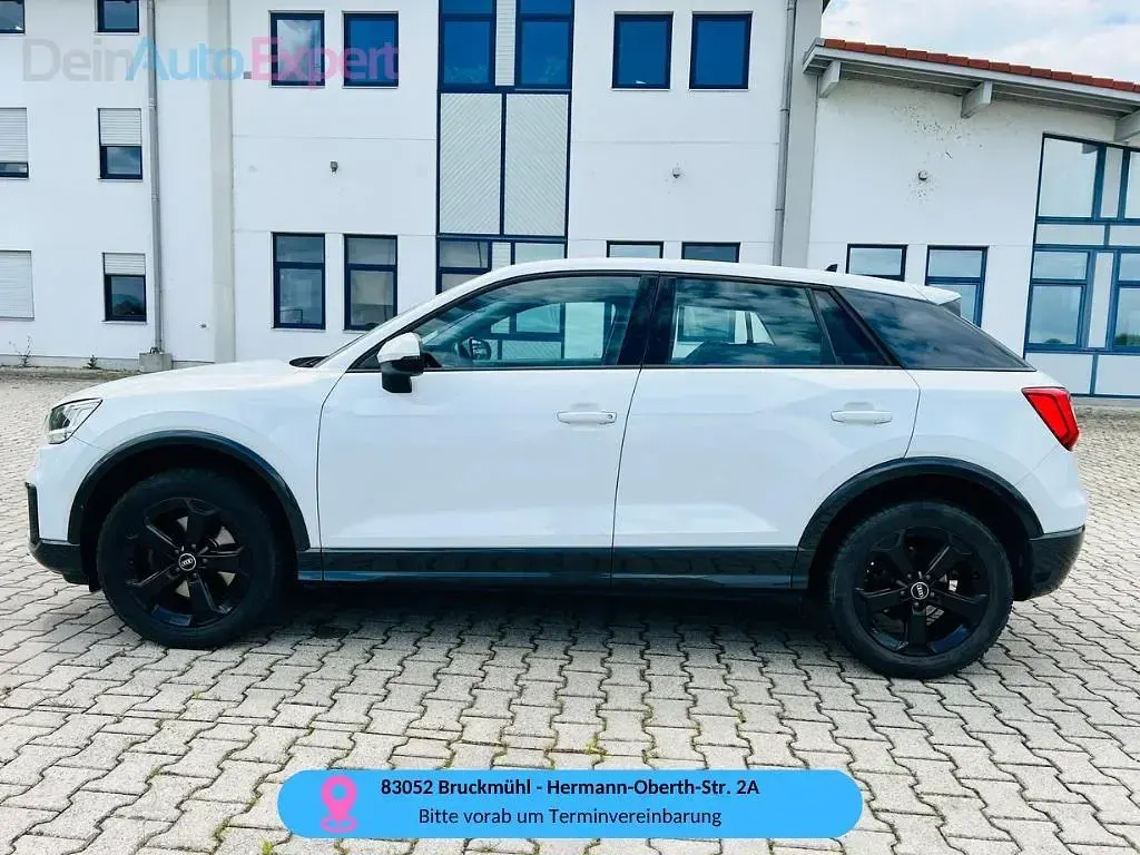 Gebraucht Audi Q2 Basis 116 PS (85 kW) 2018 Gletscherweiß metallic SUV