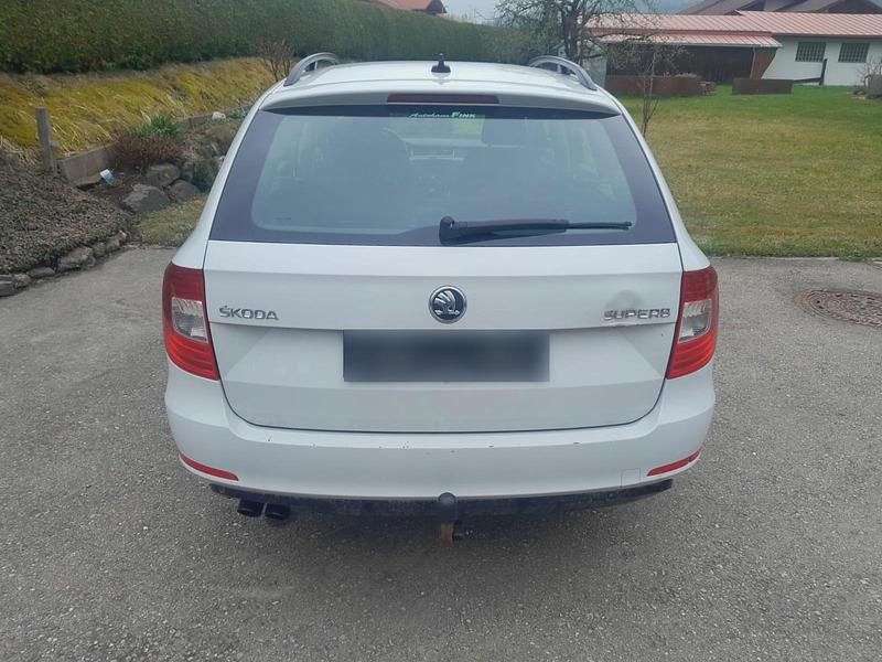 Gebraucht Skoda Superb 160 PS (117 kW) 2014 Weiß Kombi