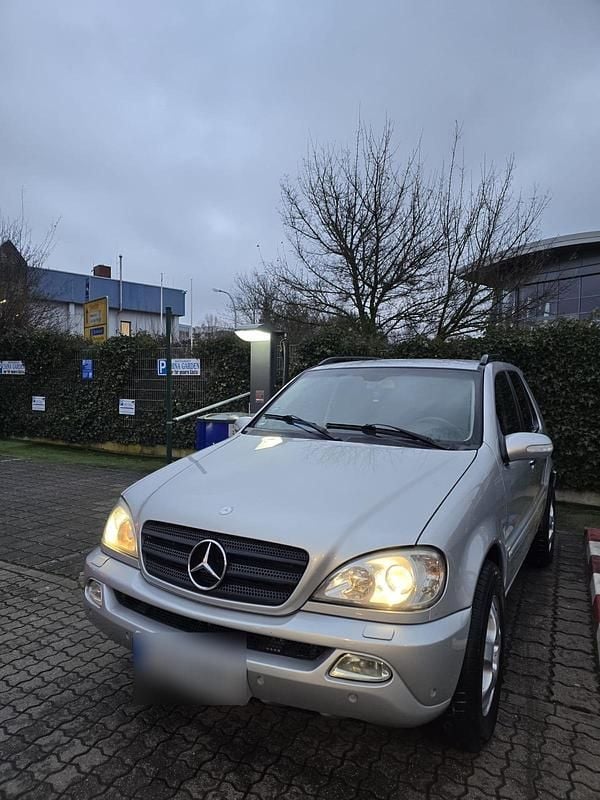 Gebraucht Mercedes ML270 163 PS (119 kW) 2003 Grau SUV
