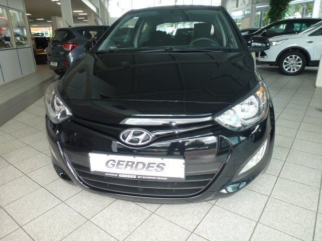 Gebraucht Hyundai i20 Edition 86 PS (63 kW) 2013 Schwarz Limousine