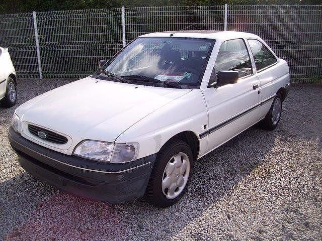 Gebraucht Ford Escort 88 PS (64 kW) 1994 Weiß metallic Limousine