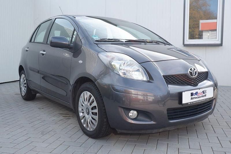 Gebraucht Toyota Yaris 101 PS (74 kW) 2010 Grau Limousine