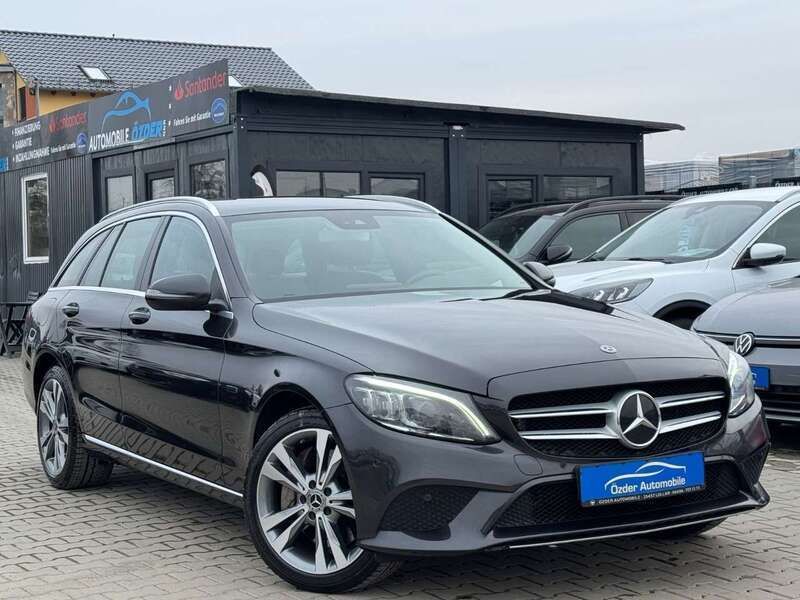Graphitgrau metalliclack Gebraucht 2020 Mercedes C300e Avantgarde Kombi | 26.300 € (Fairer Preis) - Bild 1/4