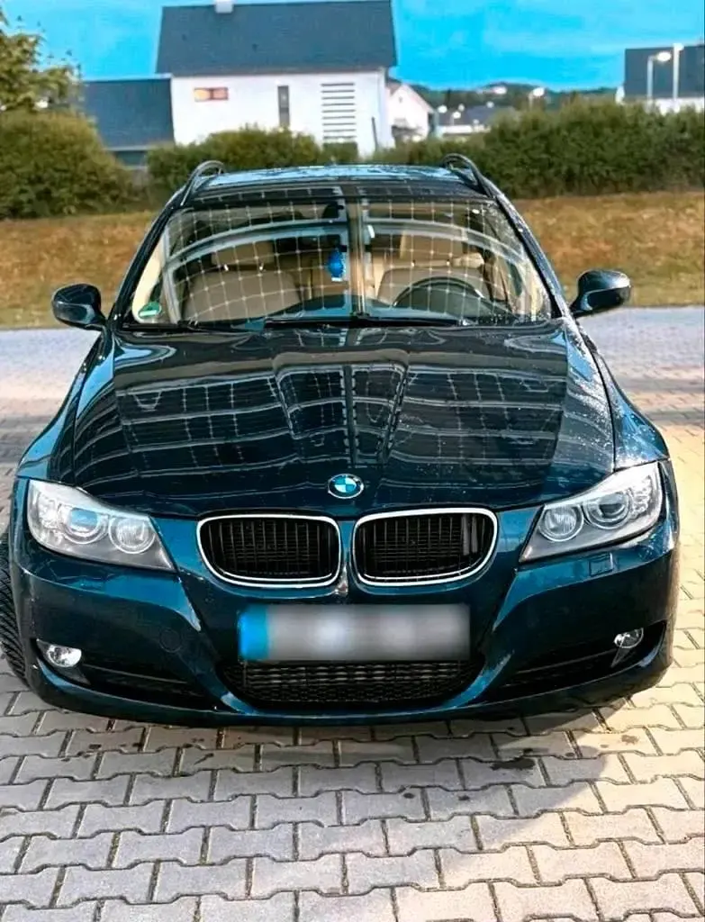 Gebraucht BMW 320 177 PS (130 kW) 2009 Blau Kombi