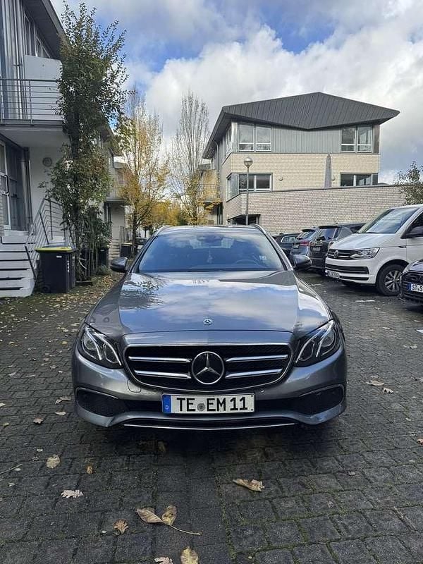 Gebraucht 2019 Mercedes E220 Avantgarde Kombi | 25.000 € (Superpreis) - Bild 1/4