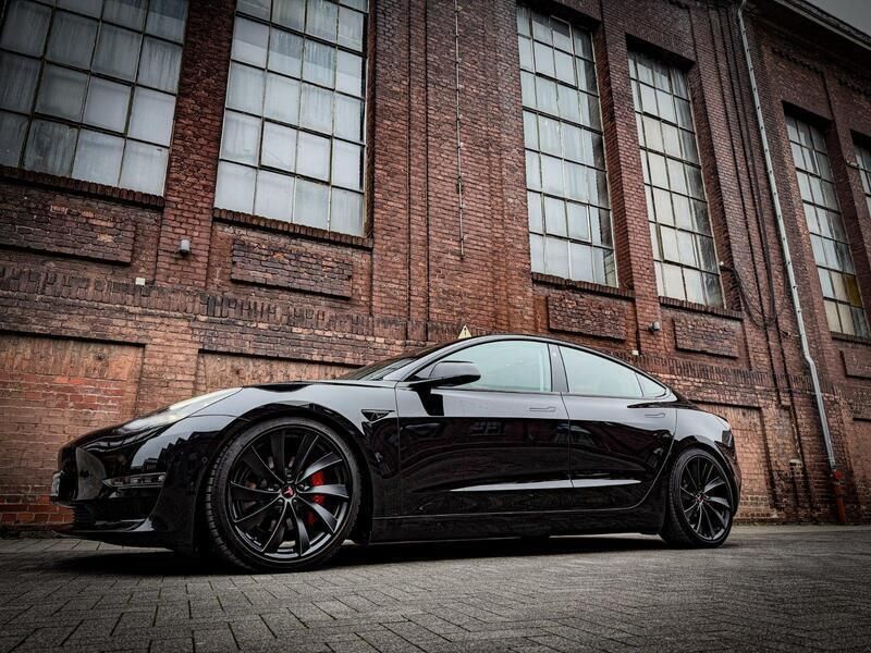 Schwarz Gebraucht 2022 Tesla Model 3 Performance Limousine | 30.999 € (Fairer Preis) - Bild 1/4