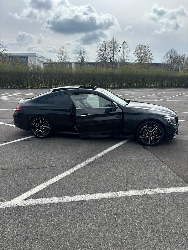 Gebraucht Mercedes C400 AMG line 333 PS (244 kW) 2019 Schwarz Coupé