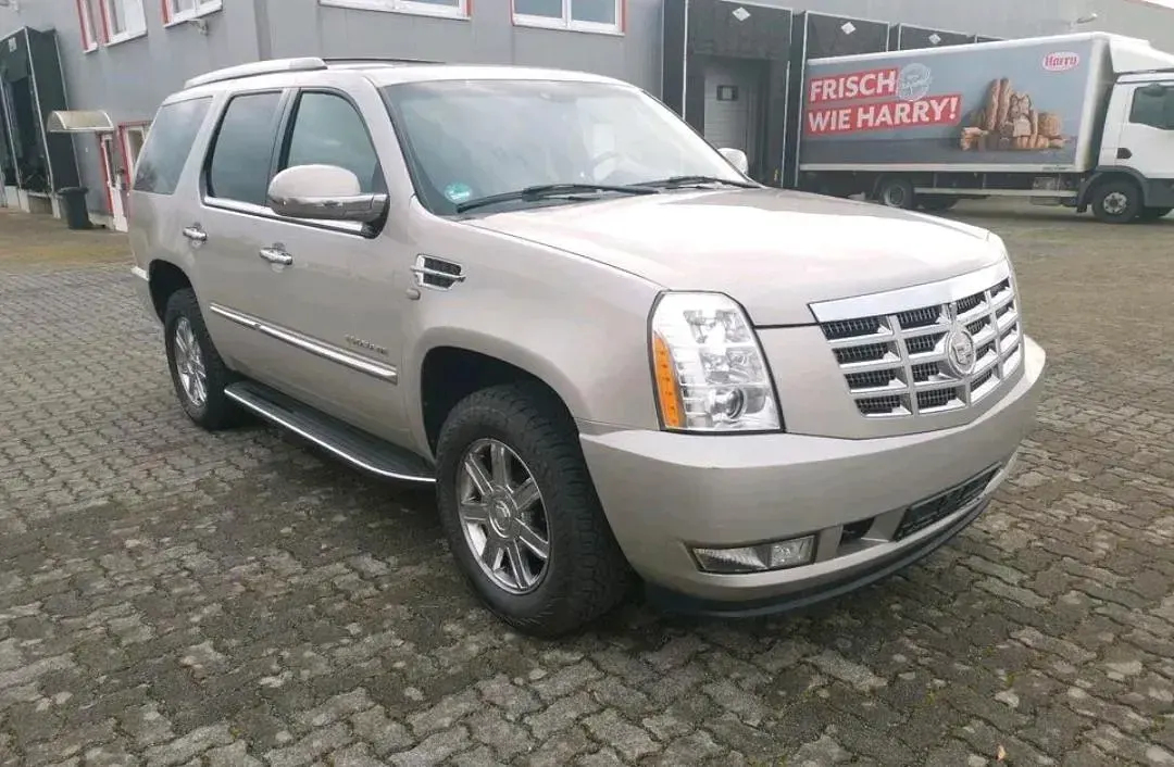 Gebraucht Cadillac Escalade 409 PS (300 kW) 2010 Grau SUV