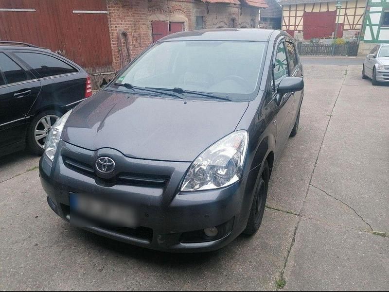 Grau Gebraucht 2007 Toyota Corolla Verso Van / Kleinbus | 2.800 € (Fairer Preis) - Bild 1/4