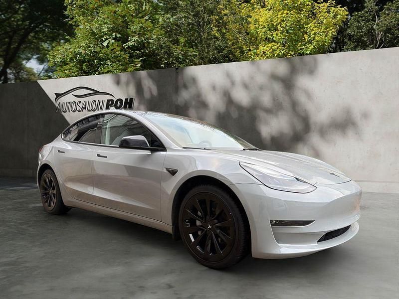 Weiß Gebraucht 2022 Tesla Model 3 Limousine | 29.500 € (Guter Preis) - Bild 1/4