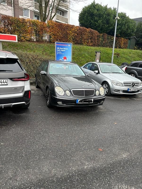 Silber Gebraucht 2003 Mercedes E270 Limousine | 2.600 € (Guter Preis) - Bild 1/4