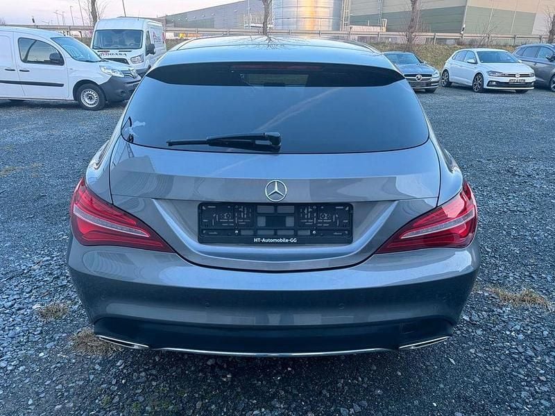 Gebraucht Mercedes CLA220 Shooting Brake Urban 177 PS (130 kW) 2017 Mountaingrau  met. Kombi