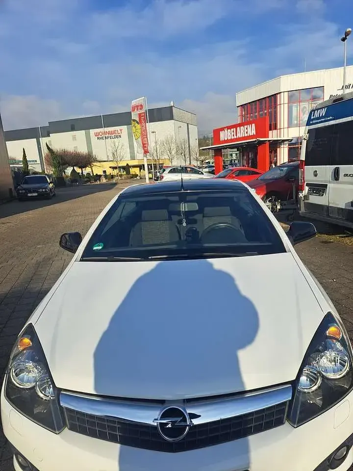 Gebraucht Opel Astra Edition 140 PS (102 kW) 2010 Cabrio
