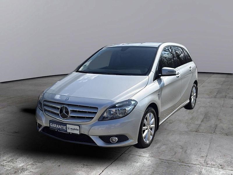 Gebraucht Mercedes B180 122 PS (89 kW) 2012 Silber Van / Kleinbus