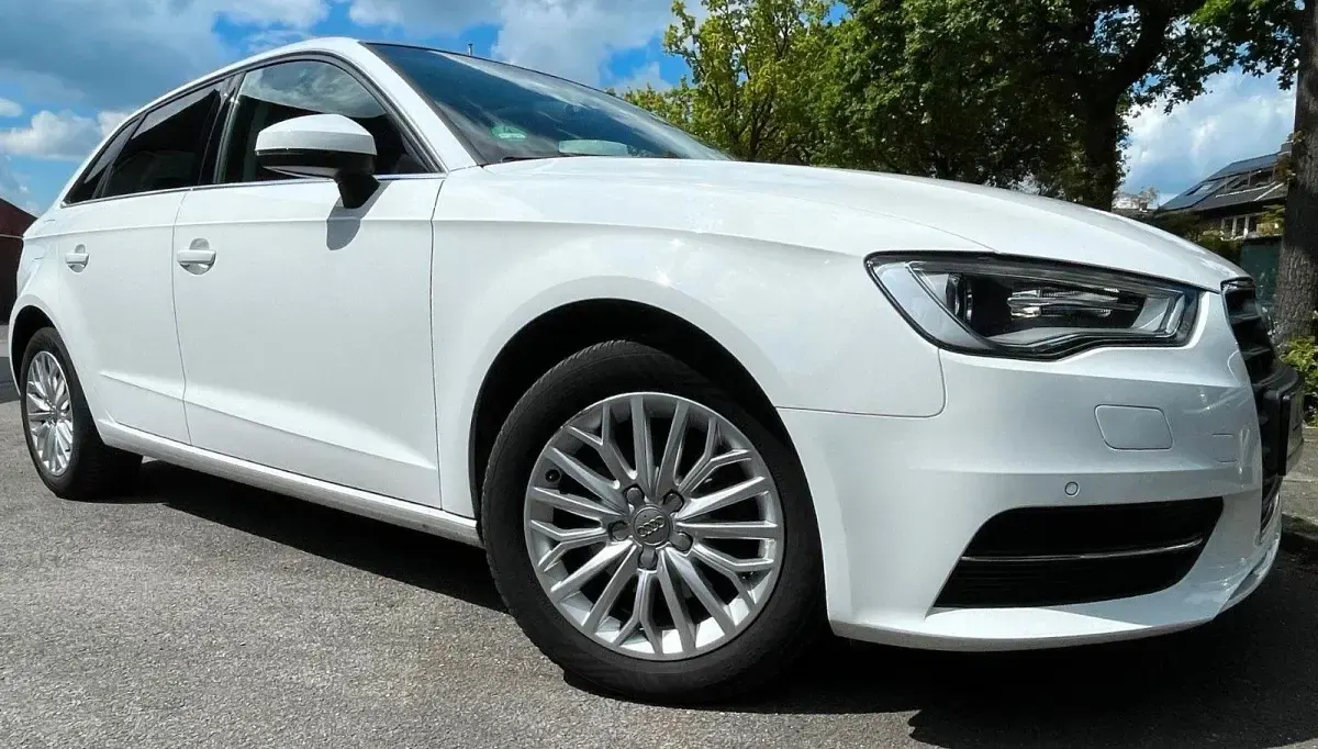 Gebraucht Audi A3 Ambiente 110 PS (80 kW) 2015 Weiß Limousine
