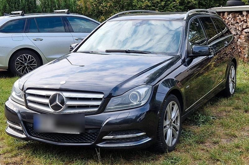Schwarz Gebraucht 2011 Mercedes C300 Kombi | 9.200 € (Fairer Preis) - Bild 1/4