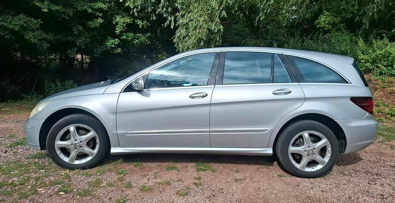 Silber Gebraucht 2006 Mercedes R320 Van / Kleinbus | 9.999 € (Teuer) - Bild 1/4